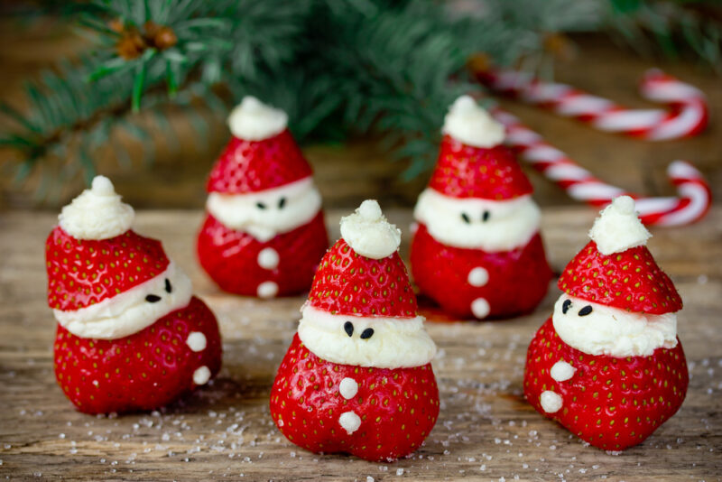 santa-claus-winter-strawberry